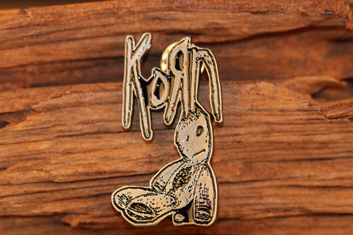 Korn – patches and metal pins