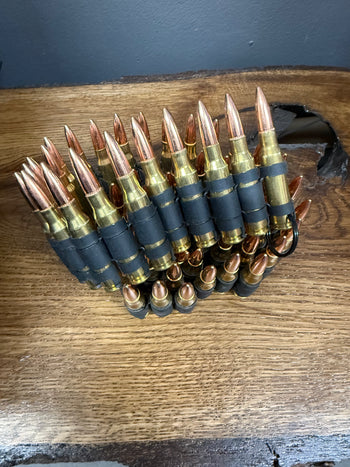 Brun metallbälte i skinn med nitar och spänne, Hellgate Bullet Belt FULL, stilfullt tillbehör för rockiga outfits